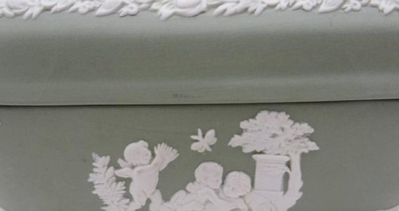 Used Green Wedgewood Ceramic Trinket Box in good condition 