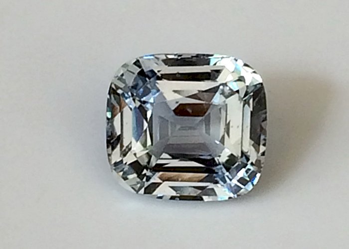 7.52 Cts Natural Unheated White Sapphire Rare Gorgeous very bright and lively Ceylon Sapphire